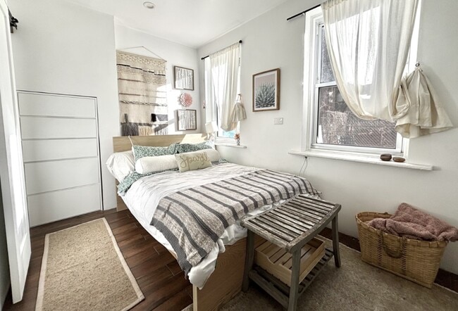 Building Photo - 1328 Pacific St