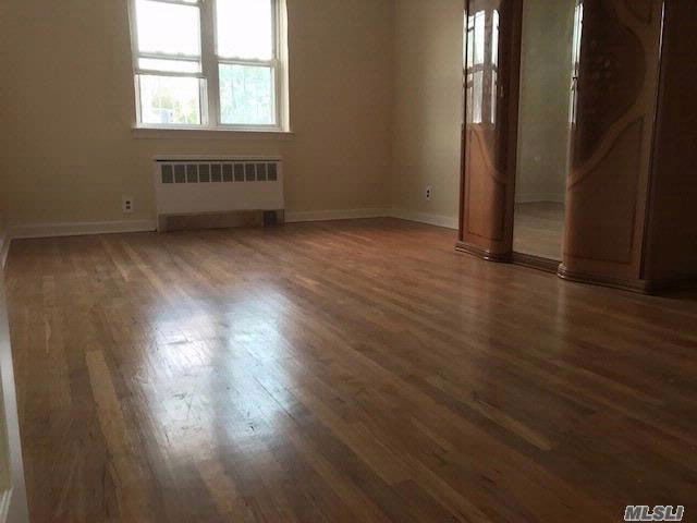 Foto principal - 6916 Ditmars Blvd