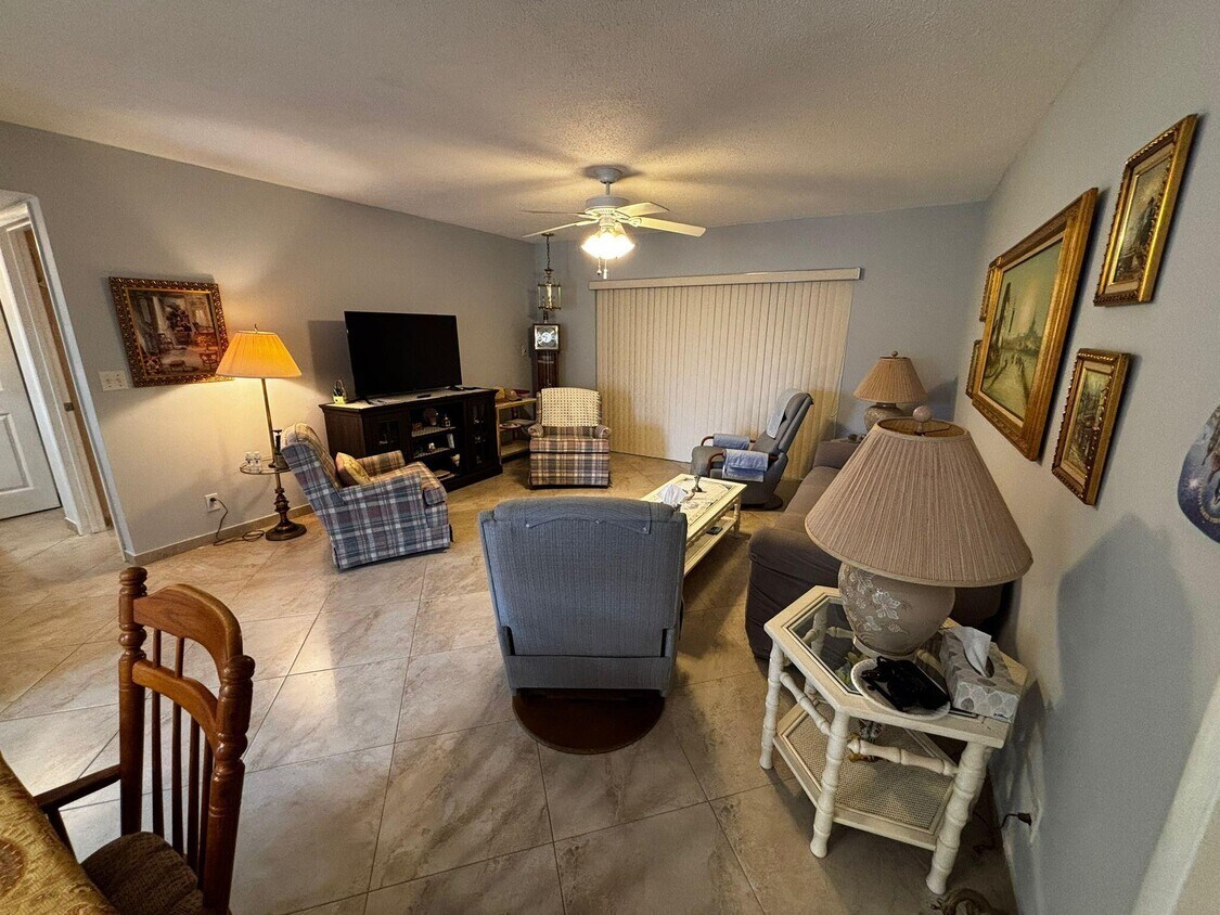 Foto principal - 701 Lori Dr