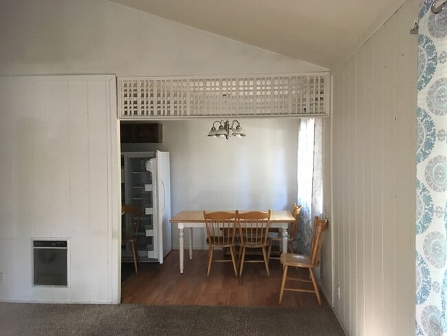 Building Photo - 477 Mono St