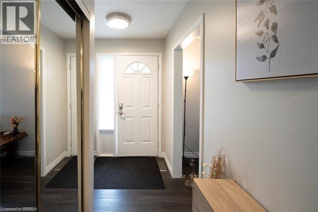 Photo du bâtiment - 49 Forsythe Ave