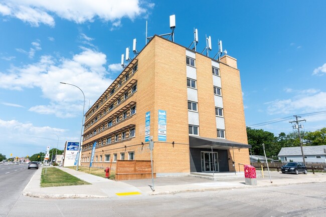 Building Photo - 2075 Portage Apartment