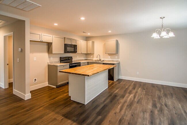 Kitchen - 54 Creekside Ln