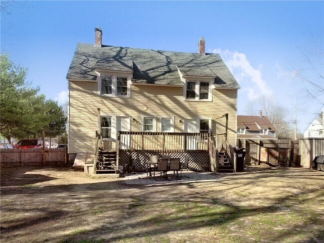 Back Yard - 16 Bowling Ln Apartments