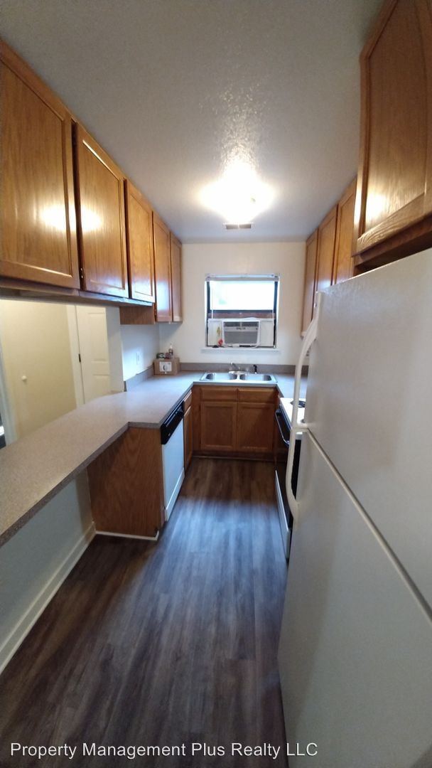 Building Photo - 2 br, 1 bath Apartment - 225 E 8th #D8