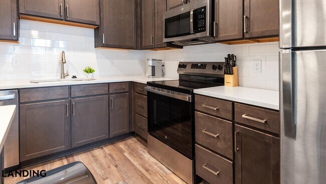 Foto del edificio - 4670 Merchants Park Cir