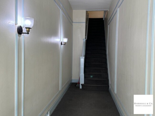 Foto del edificio - Charming + Spacious 2 BR/ 1 BA IN INNER RI...
