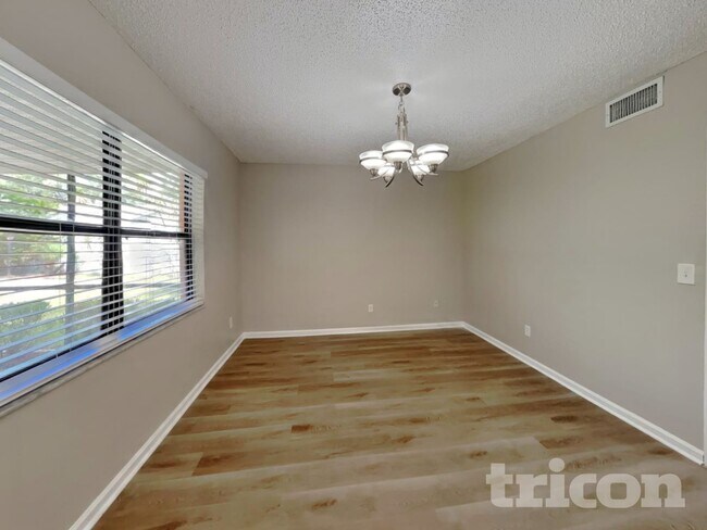 Foto del edificio - 16128 Foxfire Dr