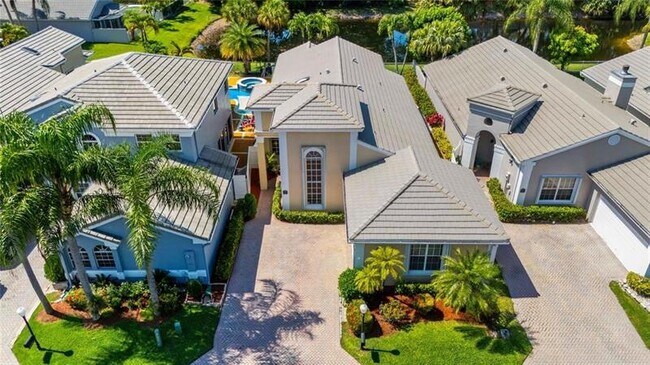 Foto del edificio - 8170 Hampton Wood Dr