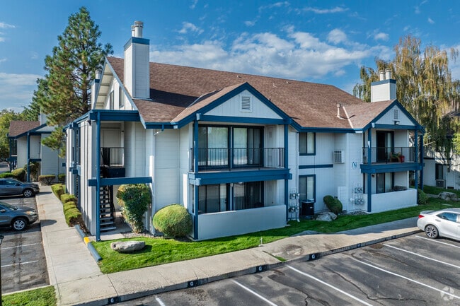 Building Photo - Meadows II Apartment Homes