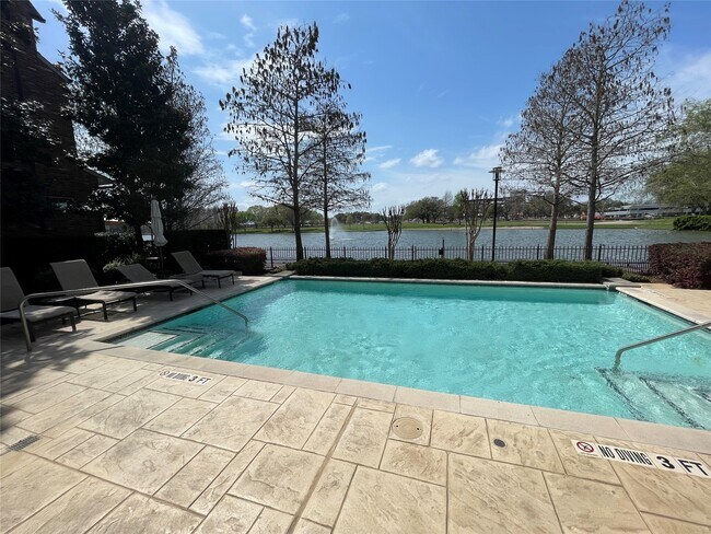 Foto del edificio - 15622 Broad St