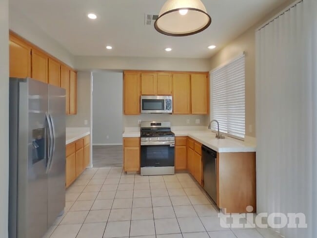 Building Photo - 9221 Valador Ave