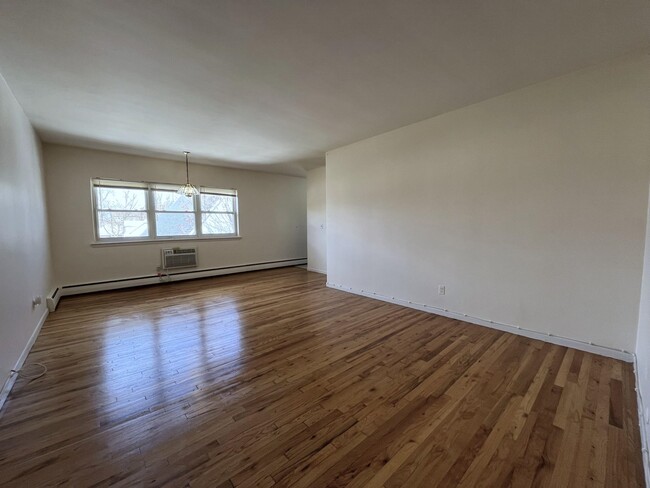 Foto del edificio - 239 Crescent Ln