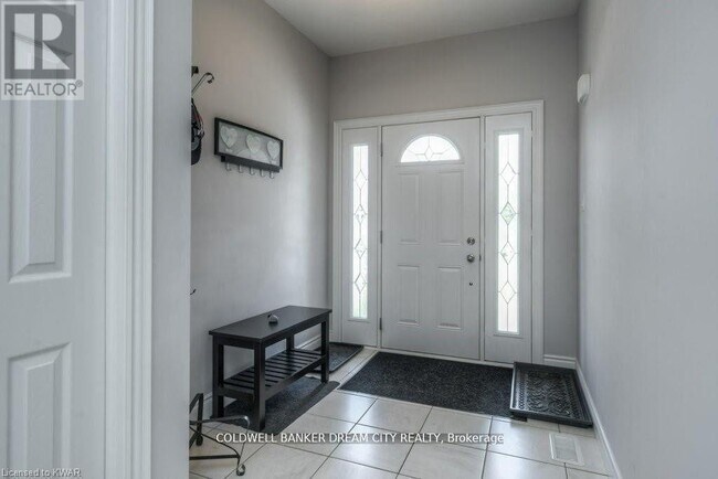Photo du bâtiment - 235 Birkinshaw Rd