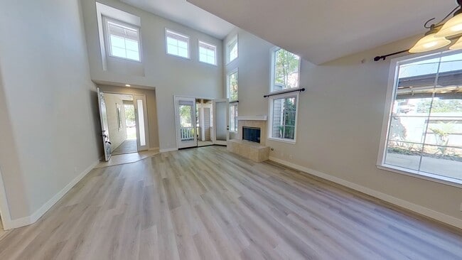 Foto del edificio - Spectacular and Spacious 4 Bed / 3 Bath Sa...