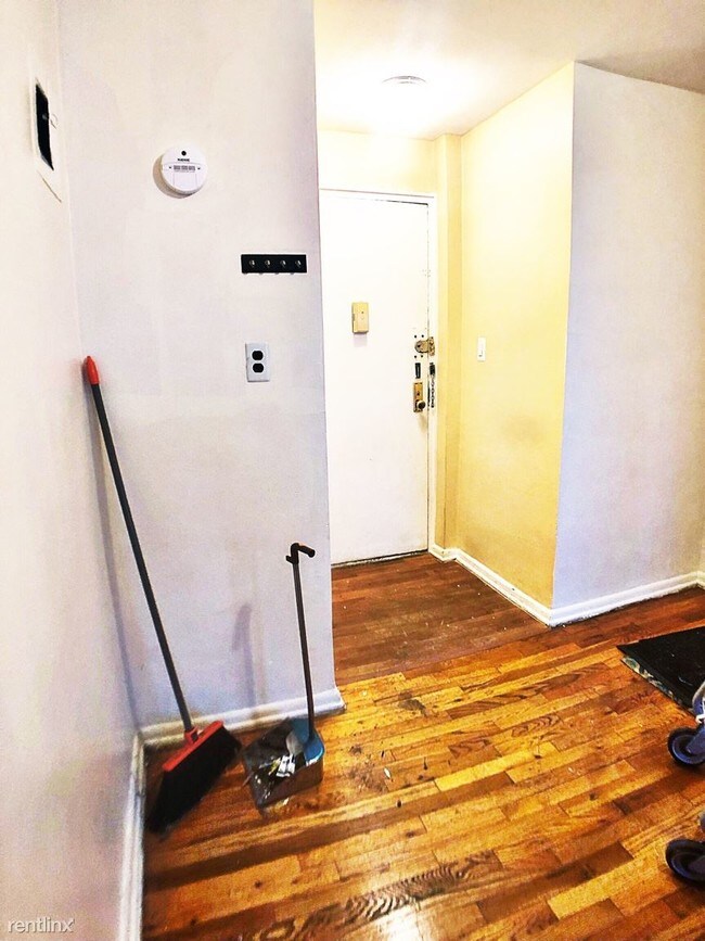 Building Photo - 1 br, 1 bath Apartment - 8797 25th Ave