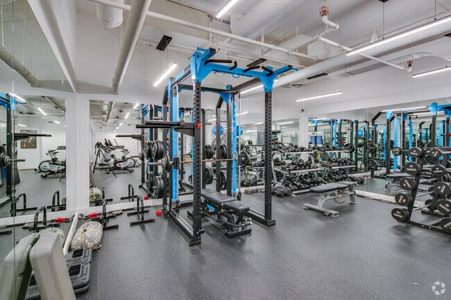 Centre de remise en forme - 1051 Broughton Street