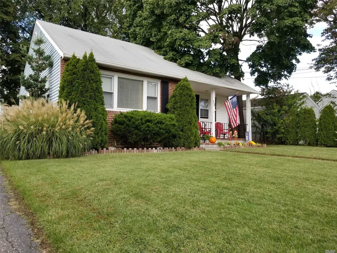 Primary Photo - 73 Parkdale Dr