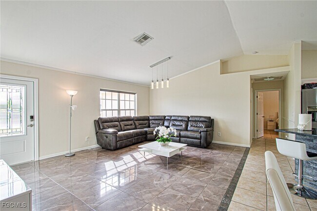 Foto del edificio - 2144 SW 19th Ave