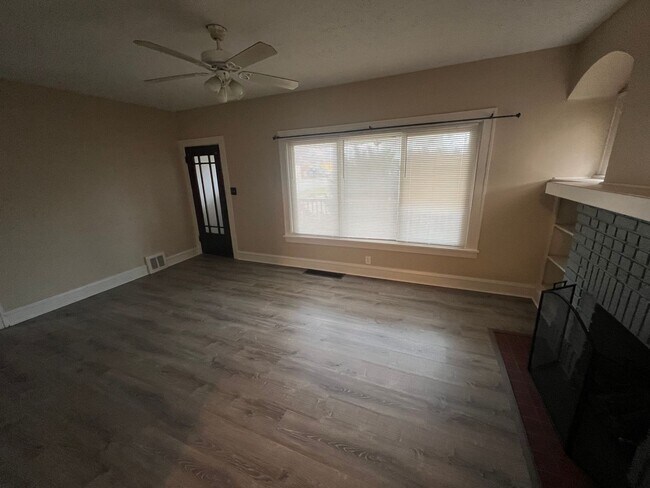 Foto del edificio - 2229 Chesterland Ave