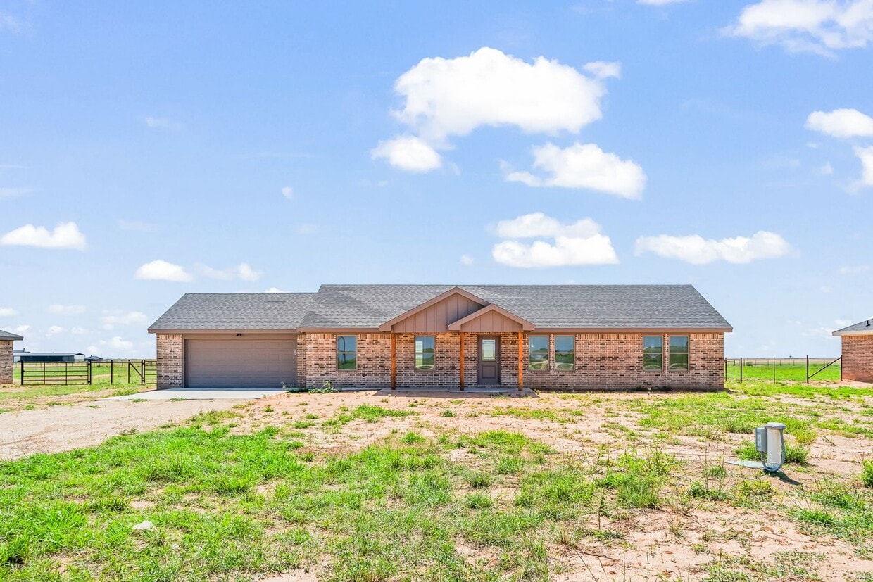Primary Photo - Country Living In Idalou ISD!