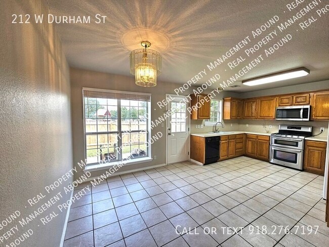 Building Photo - 212 W Durham St