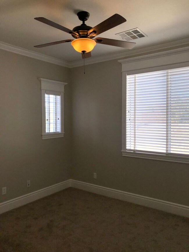 Foto del edificio - 3480 E Comstock Dr