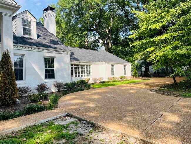 Building Photo - 4234 Poplar Ave