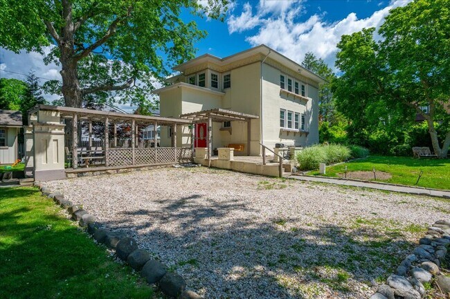 Foto del edificio - Rare Harbor Heights Rental | 4BR Colonial with Parking & Fenced Yard