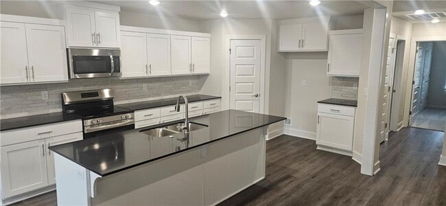 Building Photo - Nice New Construction Home in W Fayetteville