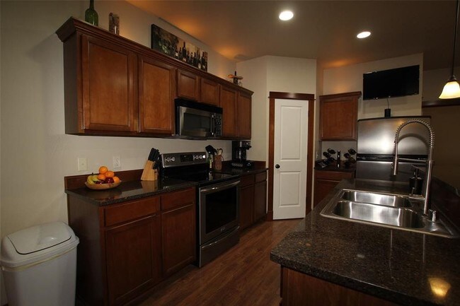 Foto del edificio - 1141 Forest Glen Dr