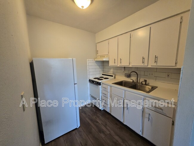 Foto del edificio - 2727 Hampton Ave