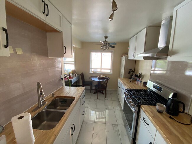 Building Photo - Mayfair Unit for Rent: 1 Bed 1 Bath - New ...