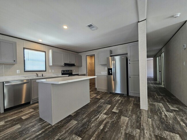 Building Photo - 6711 Hidden Oaks Dr