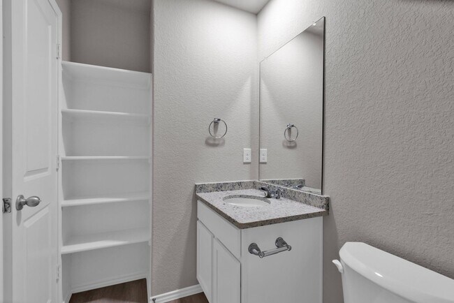 Foto del edificio - CALL FOR MORE DETAILS!!