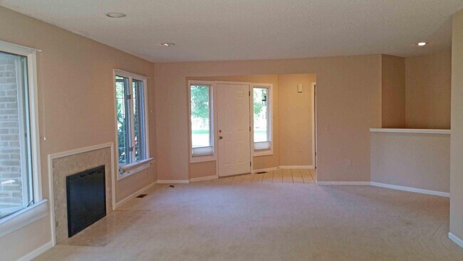 Foto del edificio - 4749 Bayberry Cir