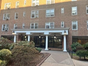 Building Photo - 105-38 63rd Dr