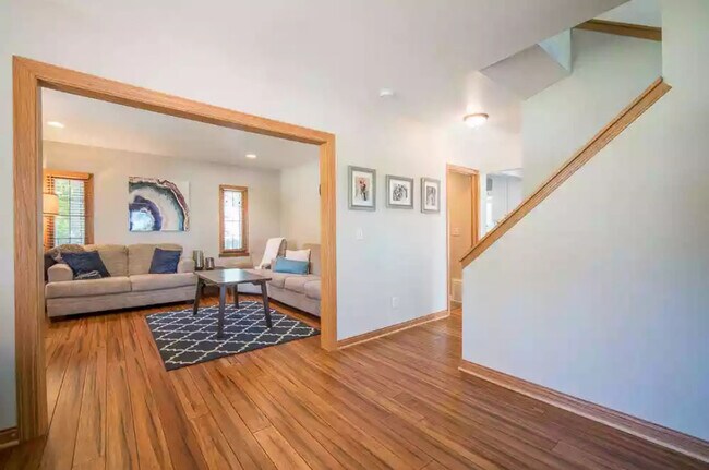 Foto del edificio - 2816 W Grange Ave