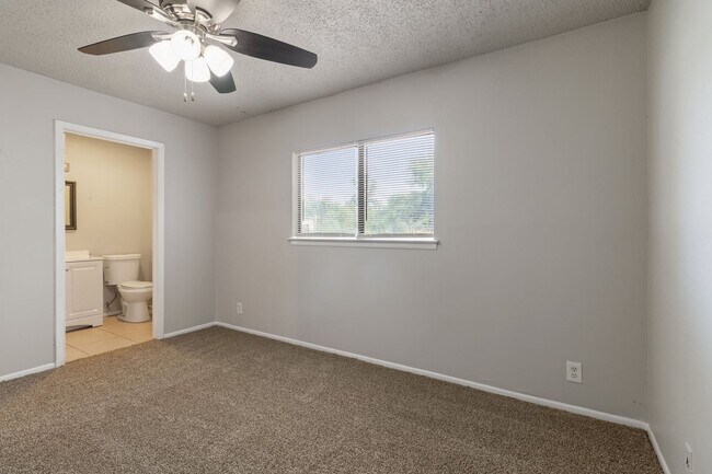 Building Photo - 6618 Swiss Oaks Dr