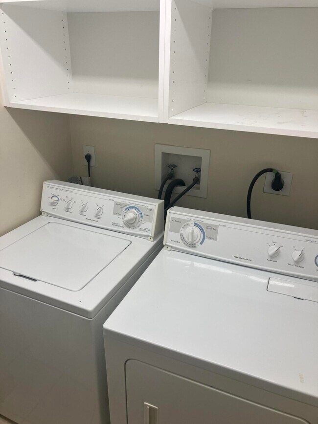 Foto del edificio - 3370 Hidden Bay Dr