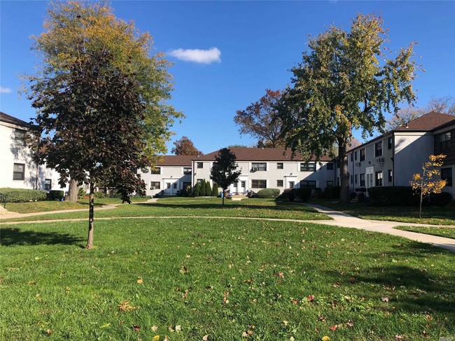Building Photo - 136-27-136-68 68th Dr