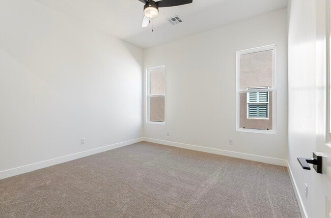 Building Photo - 3228 S Hideaway Pl