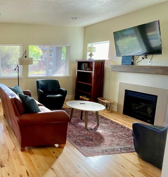 Building Photo - Lovely Furnished Space to Call Home Near t...