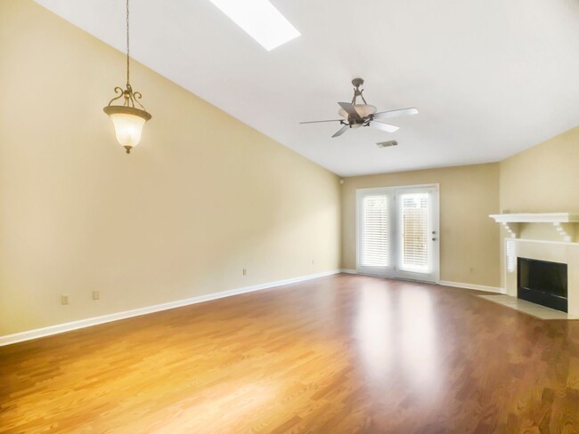 Foto del edificio - 1432 Southern Gardens Dr