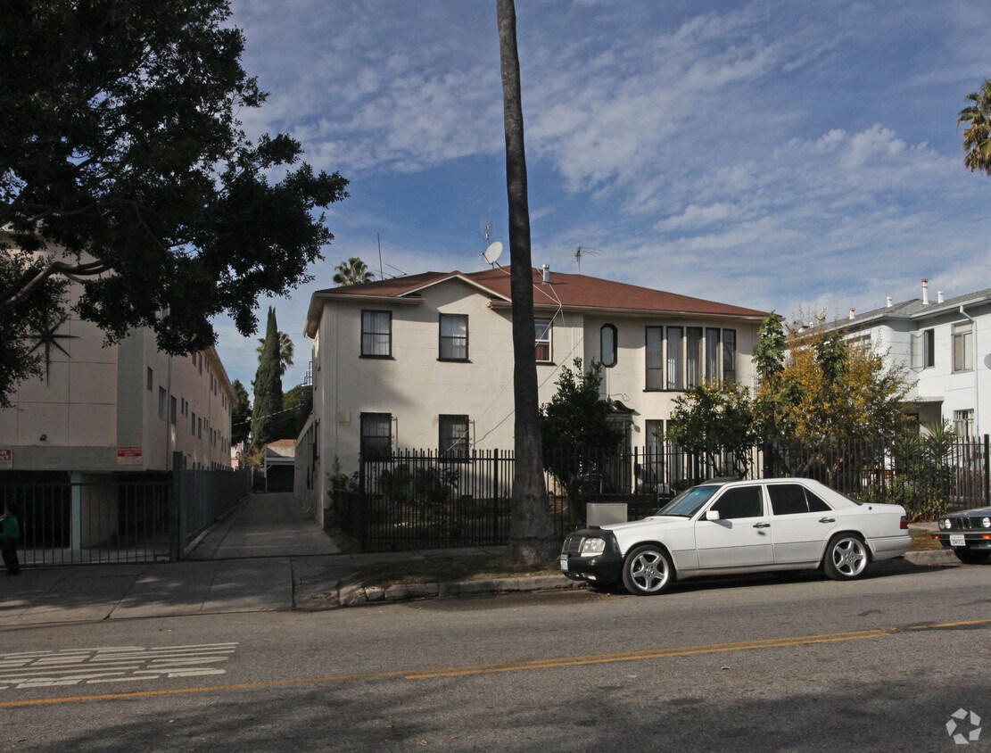 Foto del edificio - 1641 N Hobart Blvd