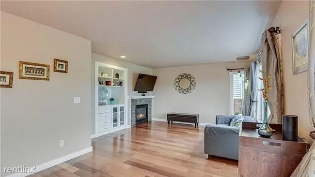 Building Photo - 4 br, 2.5 bath House - 1419 242nd Pl NE