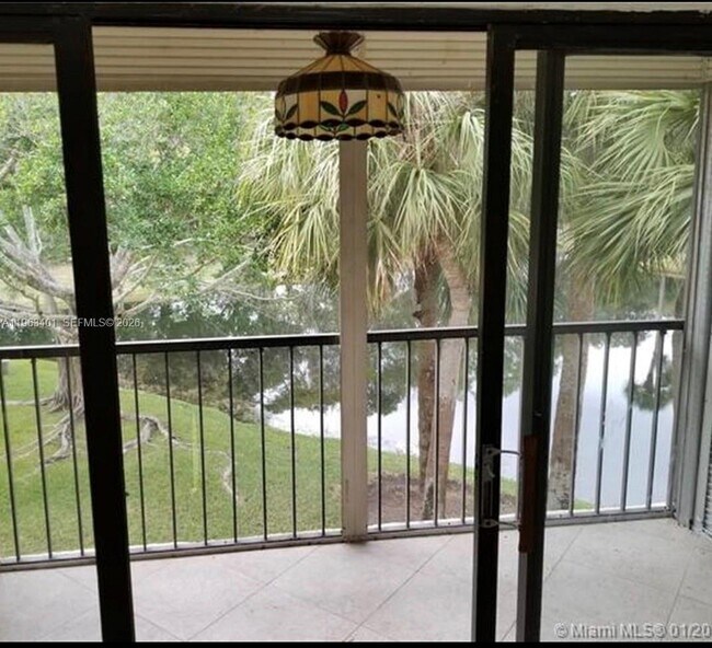 Building Photo - 309 Lakeview Dr