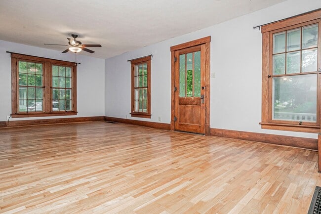Building Photo - Spacious home on a corner lot