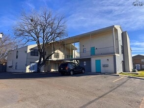 Building Photo - 1611 Bell St