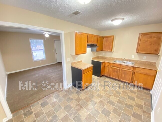 Building Photo - 5015 Shubert Cove